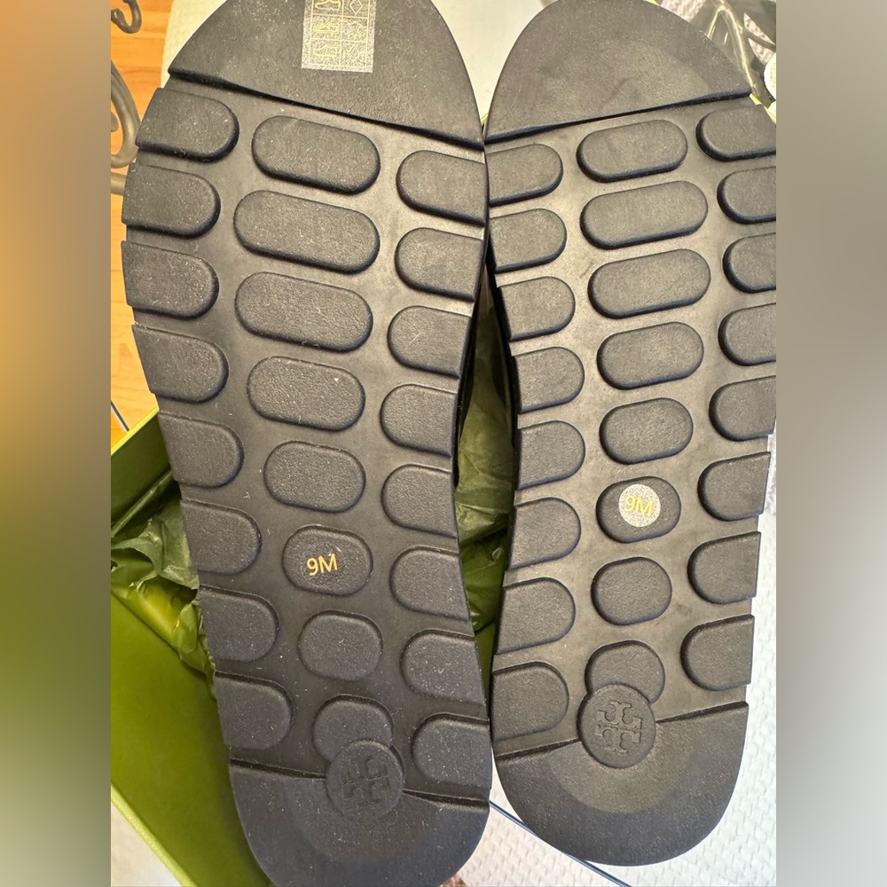 NWT Tory Burch Mellow Slide 
Perfect Black / Gold / Perfect Black - Picture 8 of 11